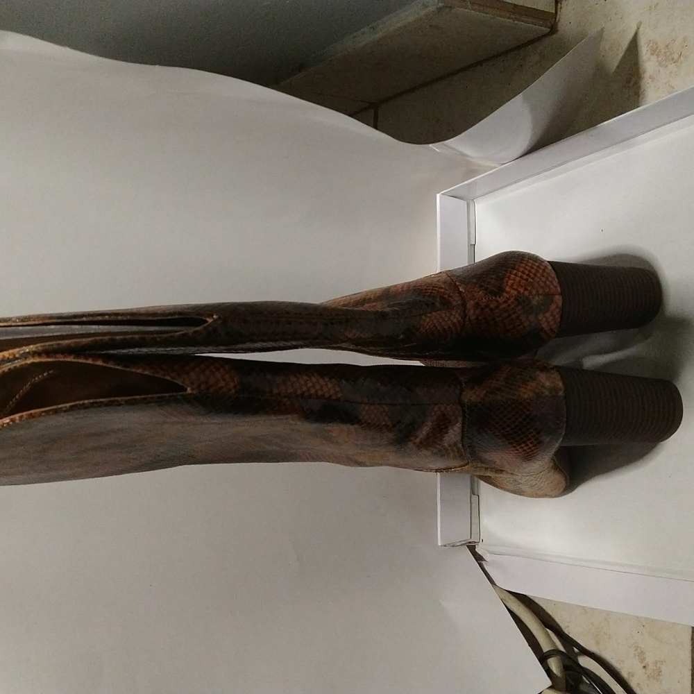2 pairs of faux snakeskin boots  sz 6 - Picture 3 of 3